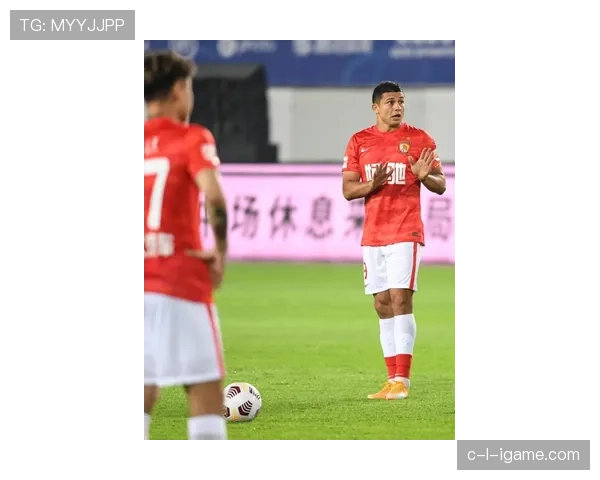 新赛季揭幕战激烈上演 各队备战动态引发热议