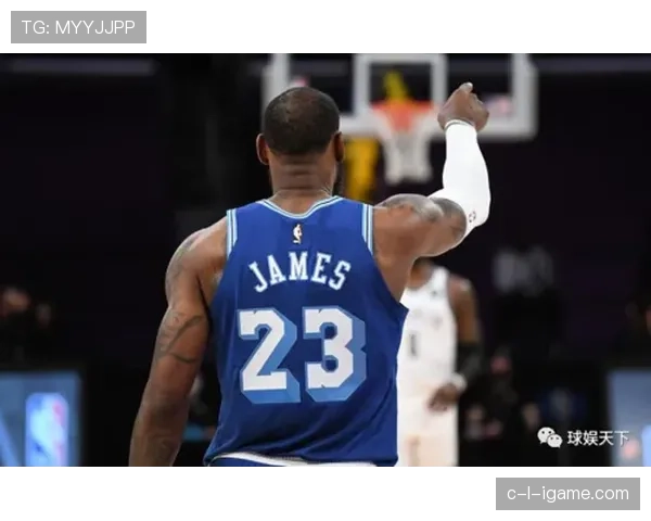 戴维斯闪耀边路，未来巨星雏形初显