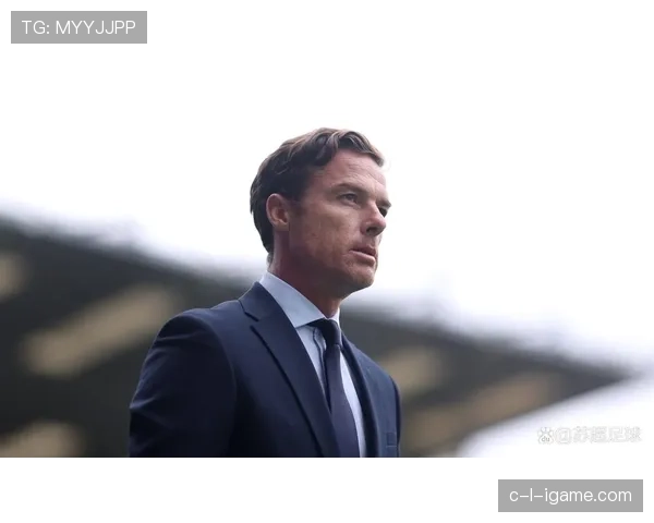 斯科特·帕克执掌英超新帅印，挑战与机遇并存开启执教新篇章