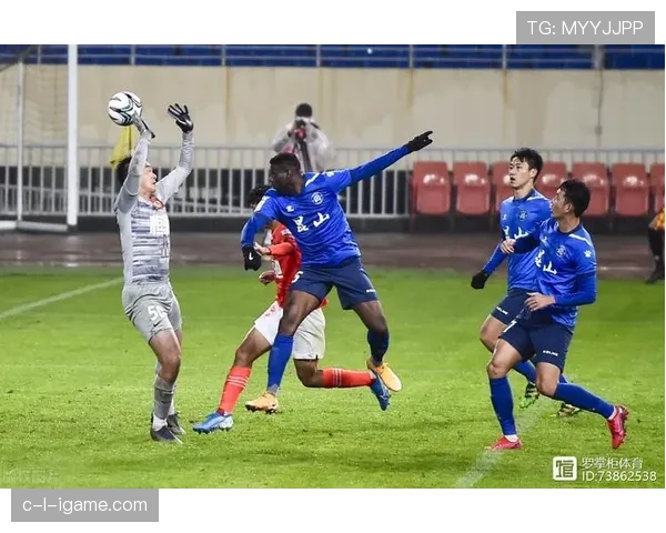 拉科鲁尼亚防守坚如磐石，强势表现引爆球迷热议