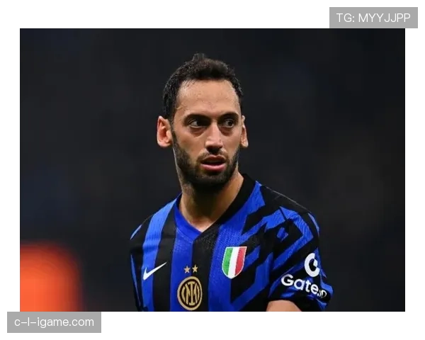 恰尔汗奥卢最近展示惊人远射能力,状态备受关注引发媒体热议 恰尔汗奥卢最近展示惊人远射能力,状态备受关注引发媒体热议