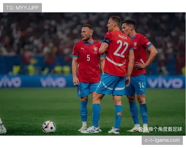 捷克青年队在欧冠赛场表现出色，争取晋级淘汰赛的机会引人关注