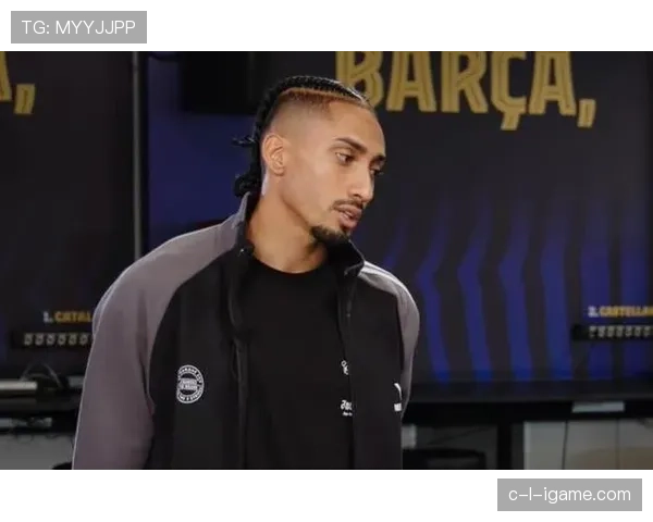 拉菲尼亚与内马尔的足球之路对比分析显示成长轨迹与挑战之差异